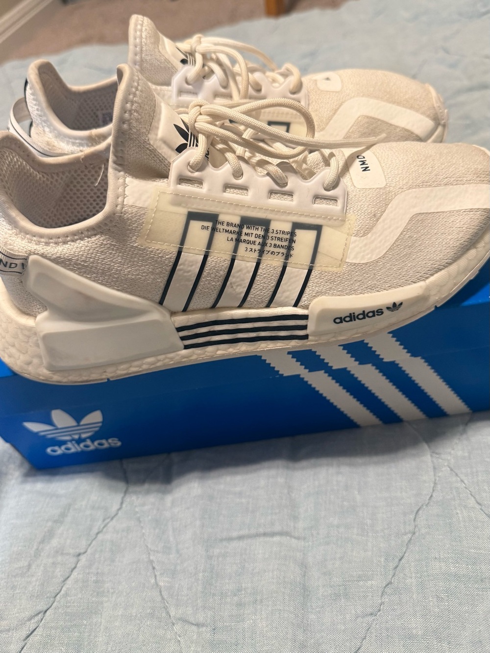 Men’s Adidas white and Black NMD R1 V2 Sneakers size 7.5